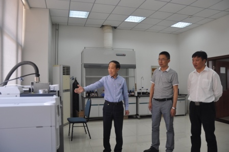 安徽中鼎密封件股份有限公司副总经理参观重点实验室